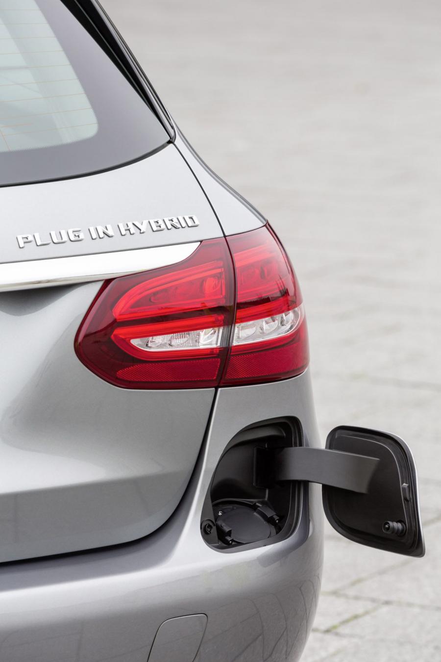  Mercedes-Benz C350 Plug-In Hybrid Estate 2015 года  (фото 7 из 13)